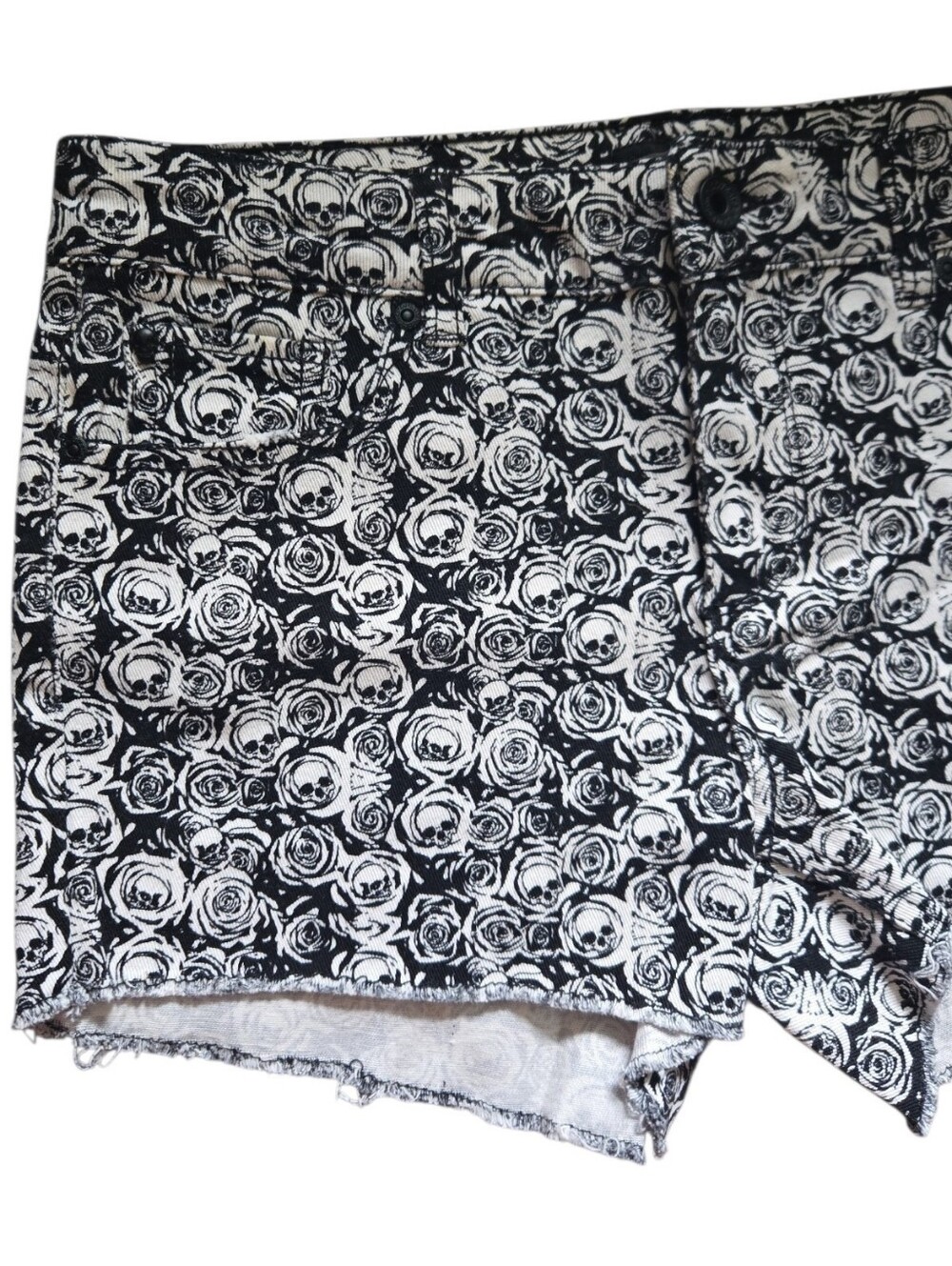 Hot Topic Lovesick Skull & Rose Shorts - 9